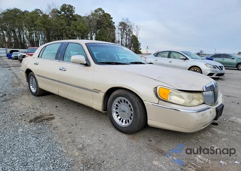2001 Lincoln Town Car Cartier L из США, поврежденный, VIN 1LNHM85WX1Y659236